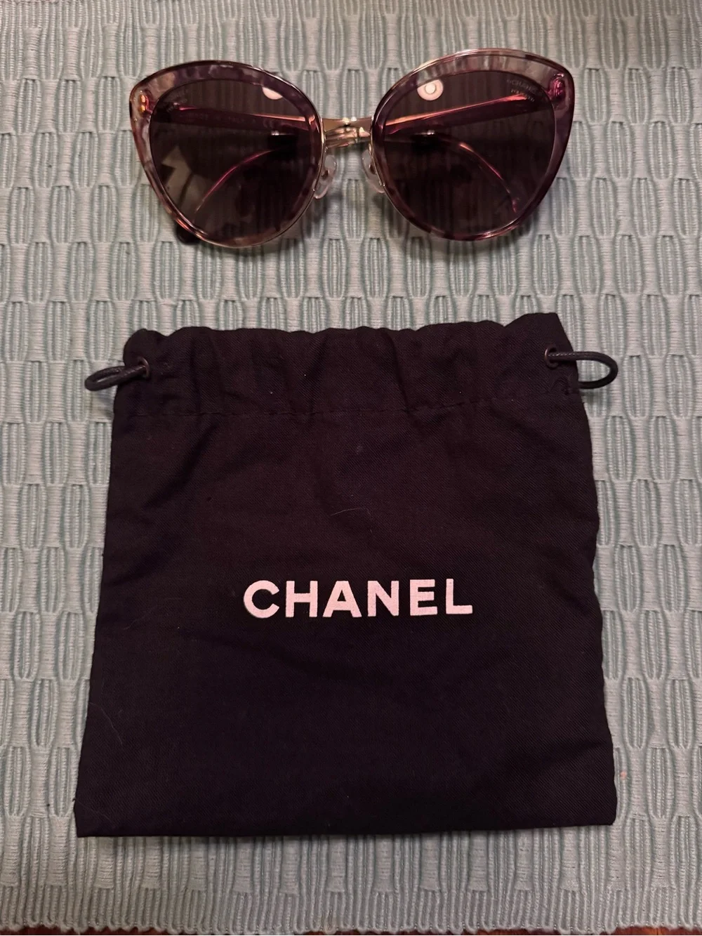 CHANEL Purple Gradient Cat-Eye Sunglasses with Branded Pouch